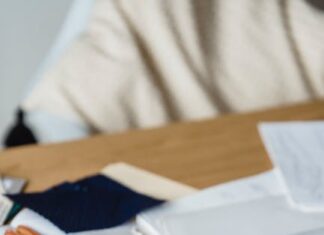 Altijd je telefoon binnen handbereik: ontdek hoesjes met koord!