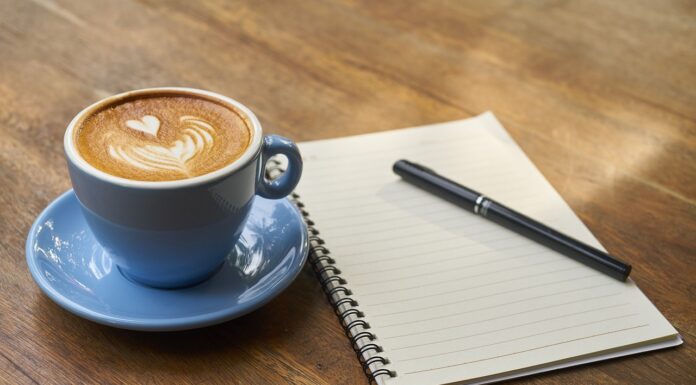 Ken de achtergrond van koffie