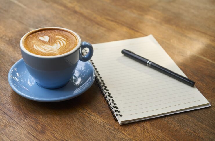 Ken de achtergrond van koffie